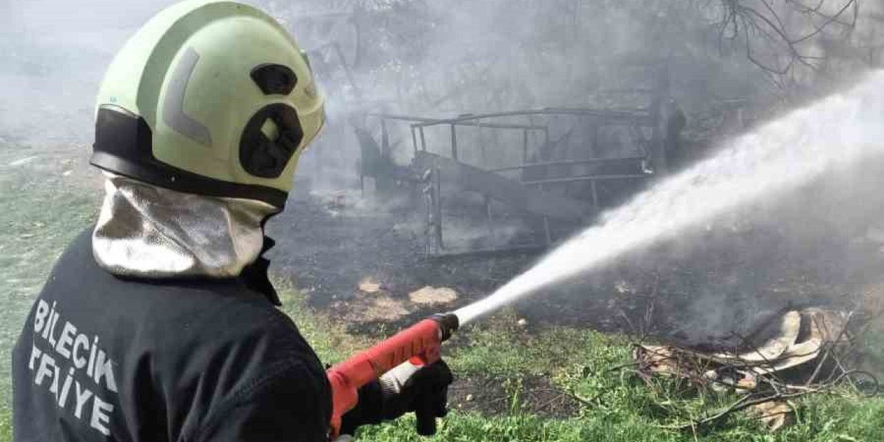 Boş Bir Arazide Çıkan Yangın Büyümeden Söndürüldü