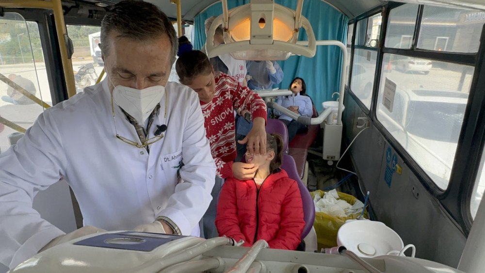 Mobil diş kliniği 2 bin 150 depremzedeye ulaştı