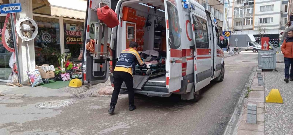 Bir anda yere yığıldı, ilk müdahaleyi sokak esnafı yaptı