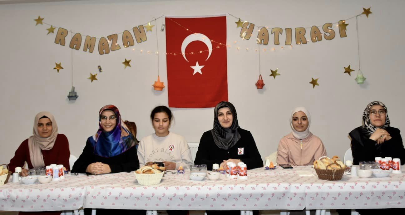 ramazan-atolyesi-miniklerine-iftar-verildi1.jpg