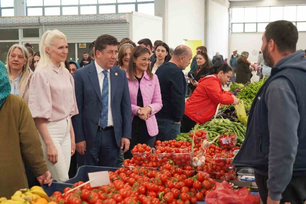 Başkan V. Subaşı pazarda vatandaşlar ile bir araya geldi