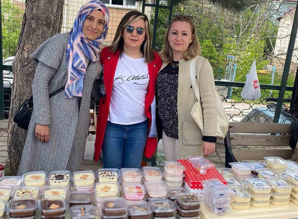 Bozüyük’te depremzedeler için hayır çarşısı kuruldu