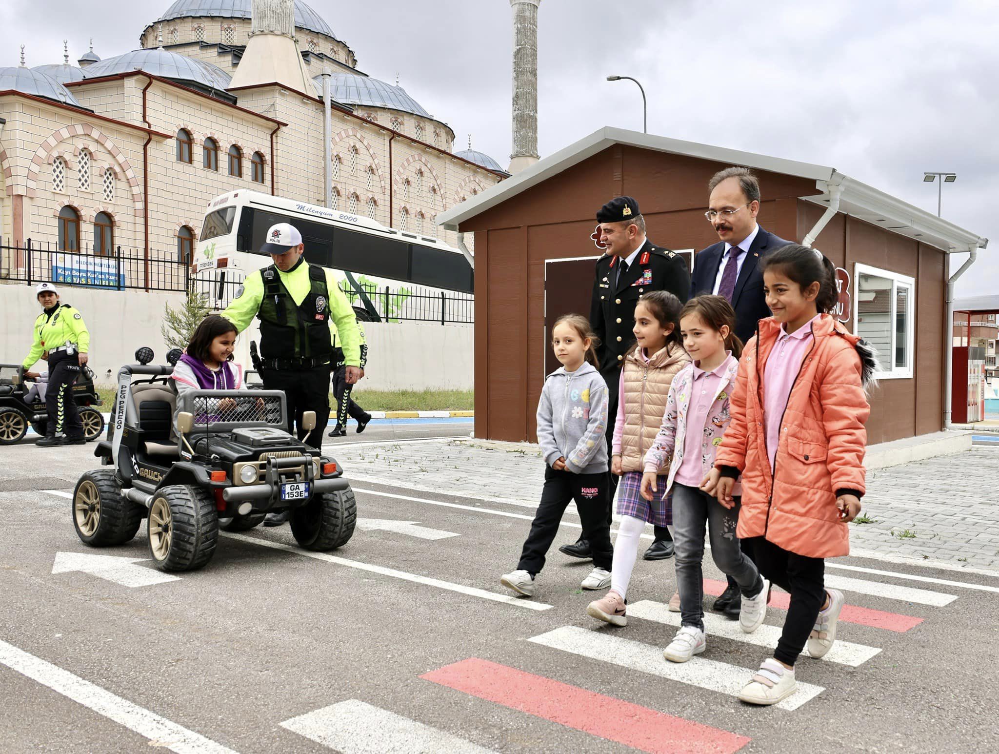 karayollari-trafik-guvenligi-haftasi2.jpg