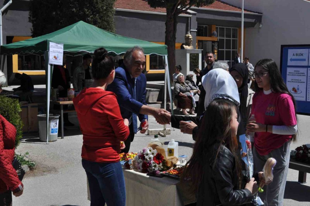 Bu okulda oy kullanmaya gelenler sürprizle karşılaştı