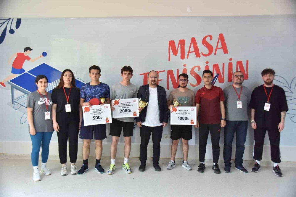 Masa tenisi ve streetball şampiyonları ödüllerini aldı