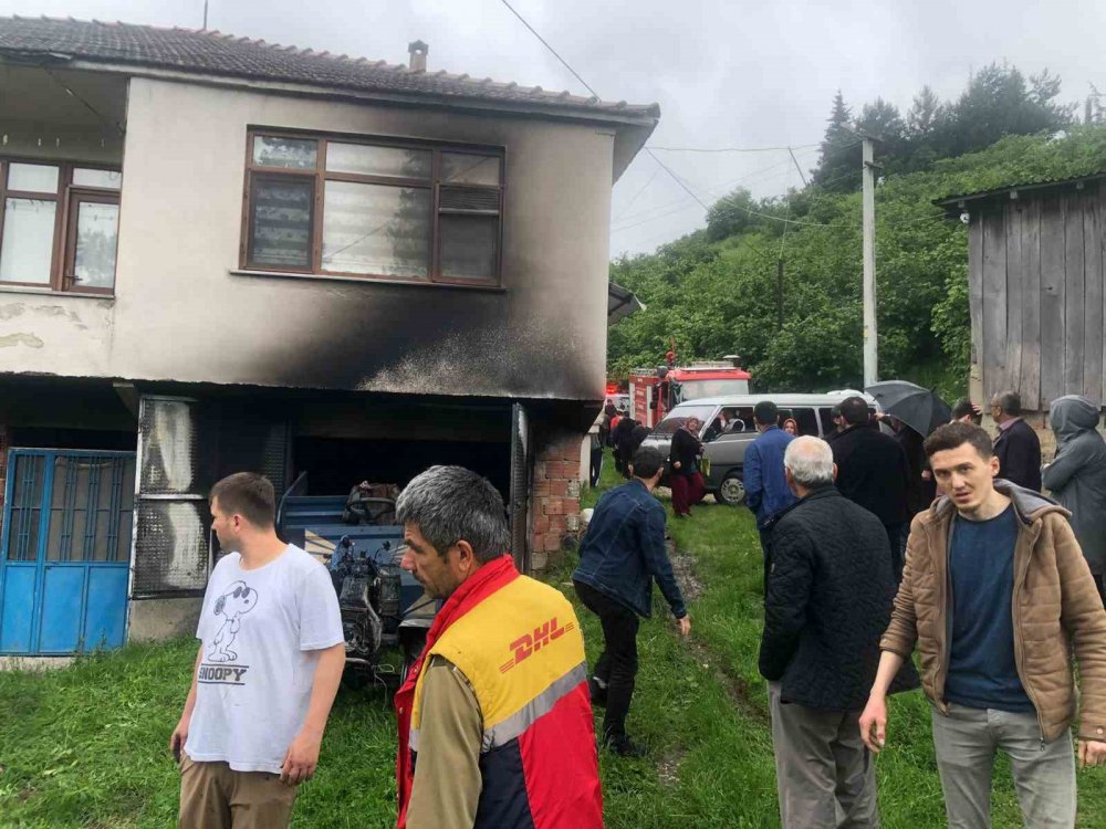 Pat pat motorunda çıkan yangın söndürüldü