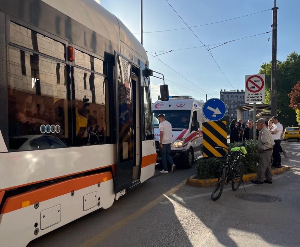 Tramvay kazası şehir içi ulaşımı aksattı