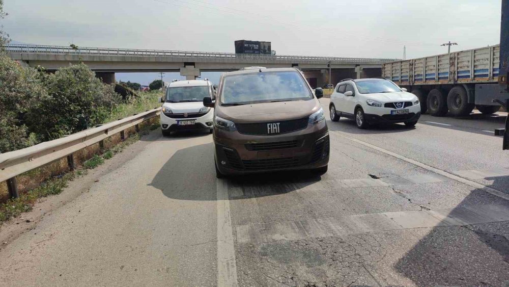 Sıfır kilometre minibüsü çalan zanlı yakalandı