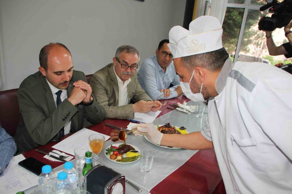 Kars’tan getirttiği kaz ile yaptığı yemekle birinci oldu