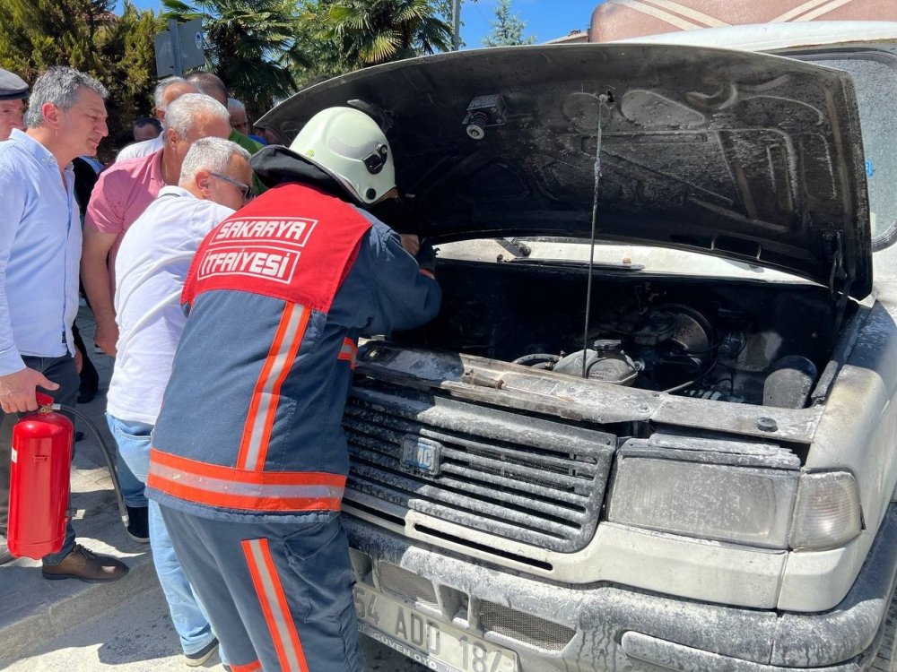 Yanan kamyonete ilk müdahale vatandaştan geldi