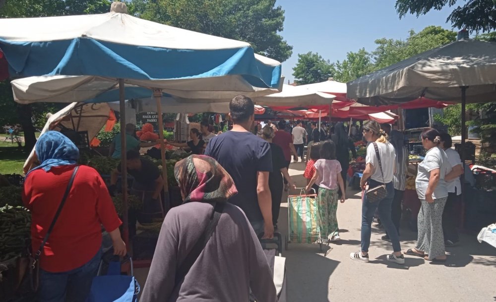 Pazar tezgahlarında bayram yoğunluğu