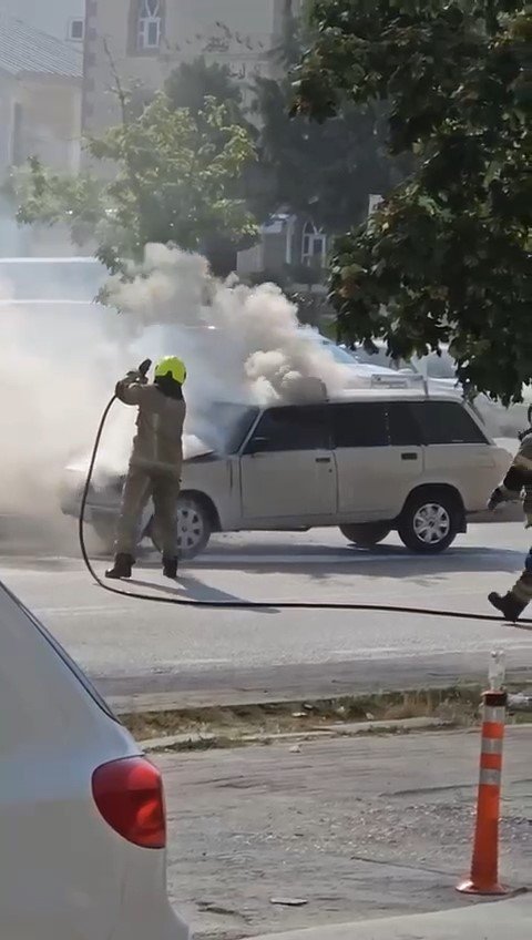 Seyir halindeki otomobil alev topuna döndü