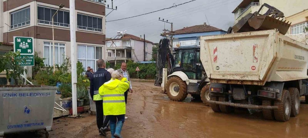 Taşan dereler, ekipleri seferber etti