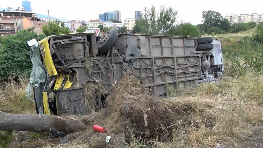 Uolcu otobüsünde can pazarı: 10 yaralı