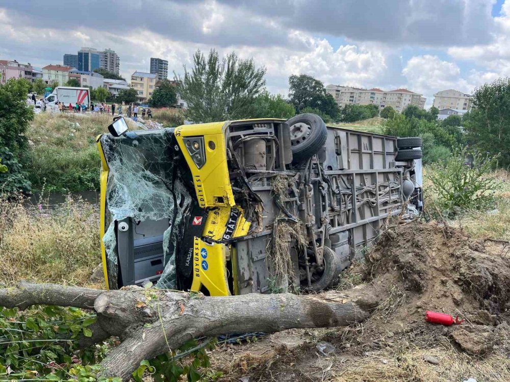 Uolcu otobüsünde can pazarı: 10 yaralı