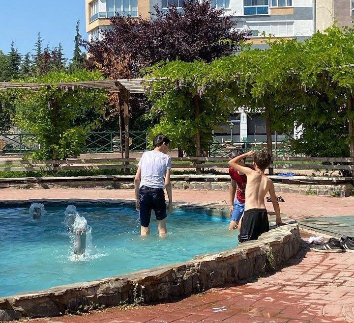 Serinlemek isteyen çocukların tehlikeli oyunu