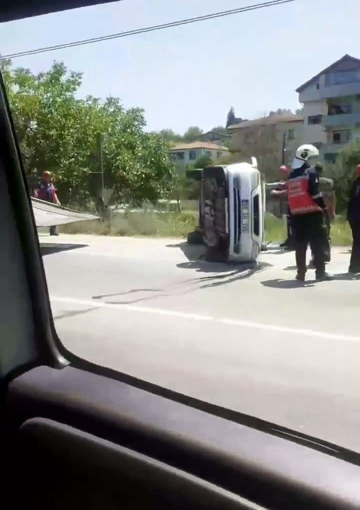 Otomobil takla attı: 2’si çocuk 4 yaralı