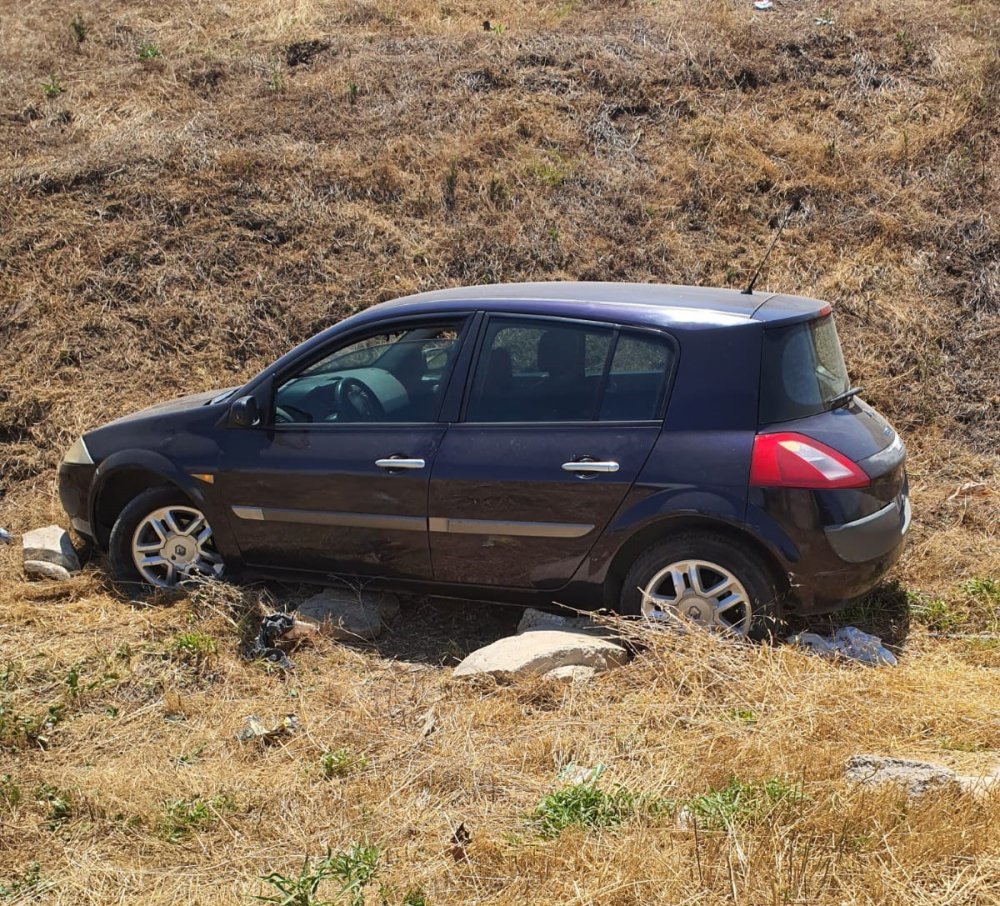 Virajı alamadı  kadına çarptı