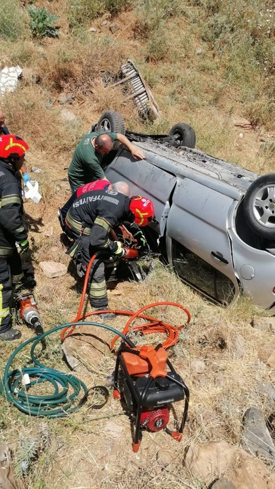 Kontrolden çıkan otomobil uçuruma yuvarlandı: 2 yaralı