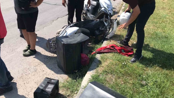 Edirne’de otomobille çarpışan motosikletli kurye yaralandı