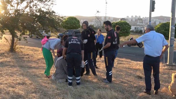 Elazığ’da otomobil ile motosiklet çarpıştı: 1’i ağır 5 yaralı