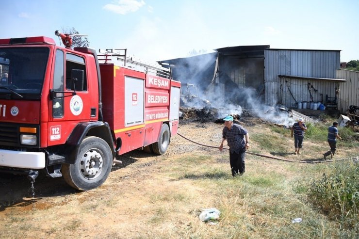 Keşan’da yangın: 4 bin saman balyası, 1 traktör ve sera kullanılamaz hale geldi