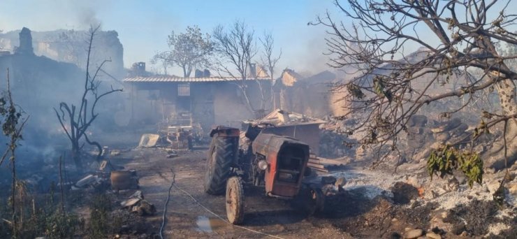 Manisa’daki yangına müdahale devam ediyor