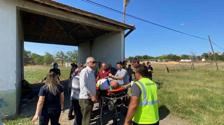 Tekirdağ’da işçileri taşıyan minibüs elektrik direğine çarptı: 7 yaralı