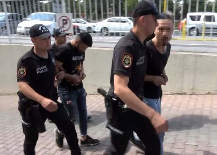 Uyuşturucudan gözaltına alınan şahıs basın mensuplarına tükürdü