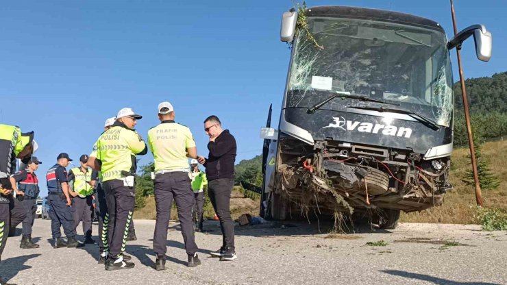 Yolcu Otobüsü Yoldan Çıktı: 2’si Ağır 14 Yaralı