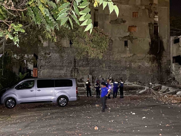 Beyoğlu’nda Metruk Binada Çökme Meydana Geldi