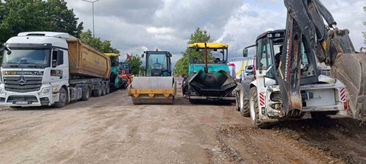 Ömer Türkçakal Bulvarı İtfaiye Önü Trafiğe Kapatıldı