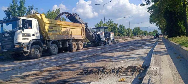 Ömer Türkçakal Bulvarı İtfaiye Önü Trafiğe Kapatıldı