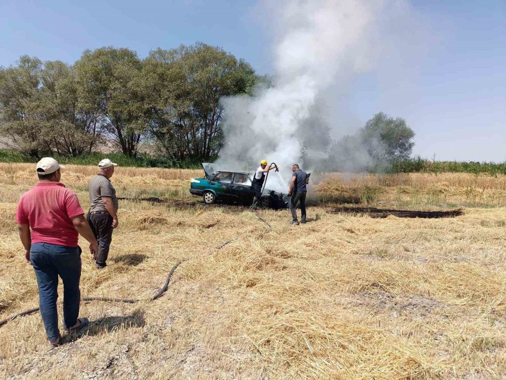 Araçta Çıkan Yangın Korkuttu