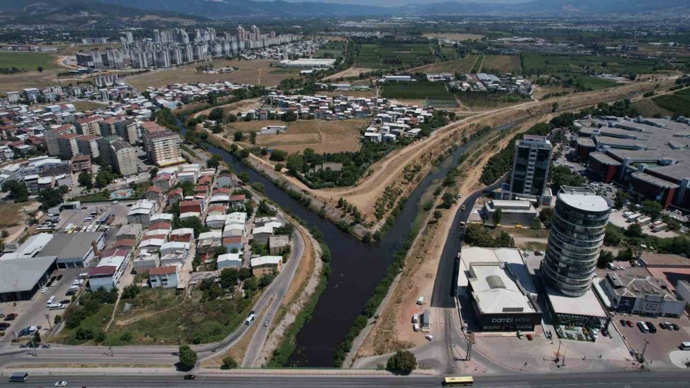 Zehir Akan Dereyle Bursa Ovasını Suluyorlar