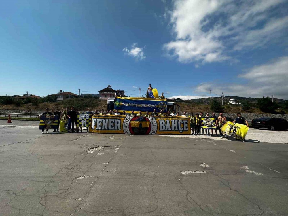 Bilecik Genç Fenerbahçeliler Takımlarını Hiç Yalnız Bırakmıyor