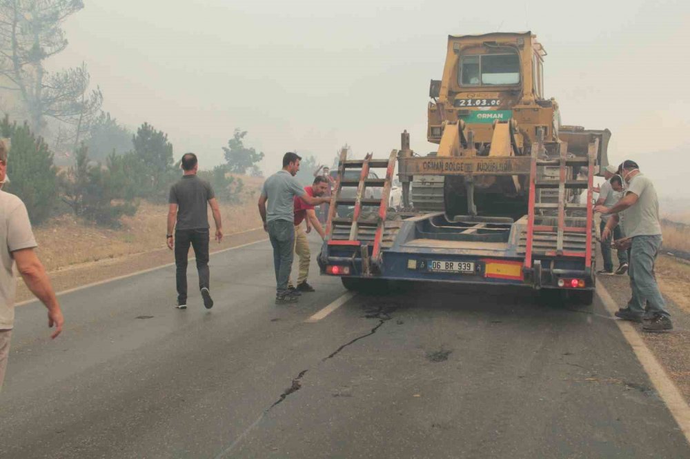 Pulluk Makinesinin Kıvılcımından Çıkan Yangın 300 hektarlık alana yayıldı