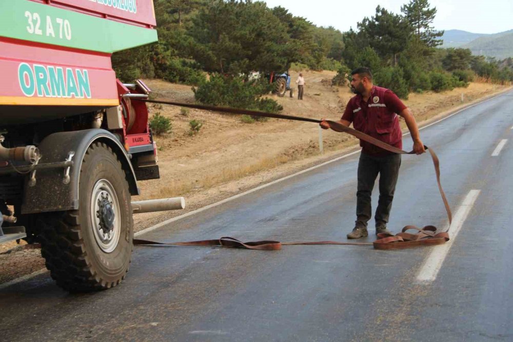 Pulluk Makinesinin Kıvılcımından Çıkan Yangın 300 hektarlık alana yayıldı