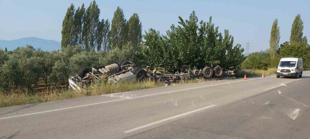 Saç Yüklü Tır Takla Attı