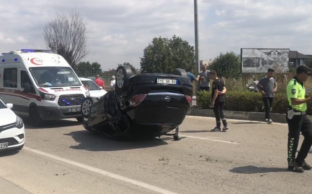 Önüne Köpek Çıkan Otomobil Takla Attı: 3 Yaralı