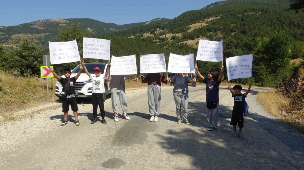 Köy Sakinleri Eylem Yaptı...köylerinde Mermer Ocağı İstemiyorlar