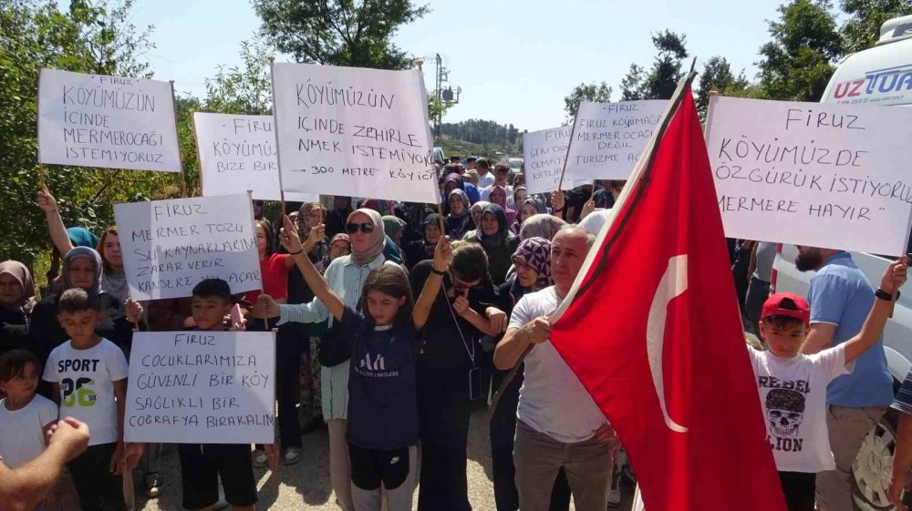 Köy Sakinleri Eylem Yaptı...köylerinde Mermer Ocağı İstemiyorlar