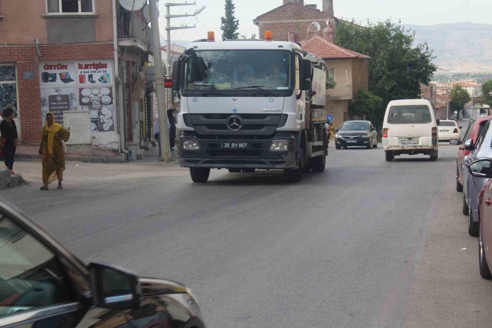 Trafik Önlemleri Alınmayan Caddeler Tehlike Saçıyor