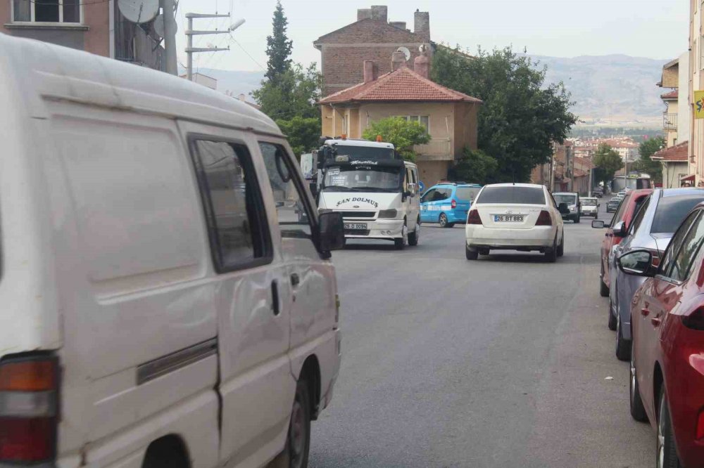 Trafik Önlemleri Alınmayan Caddeler Tehlike Saçıyor