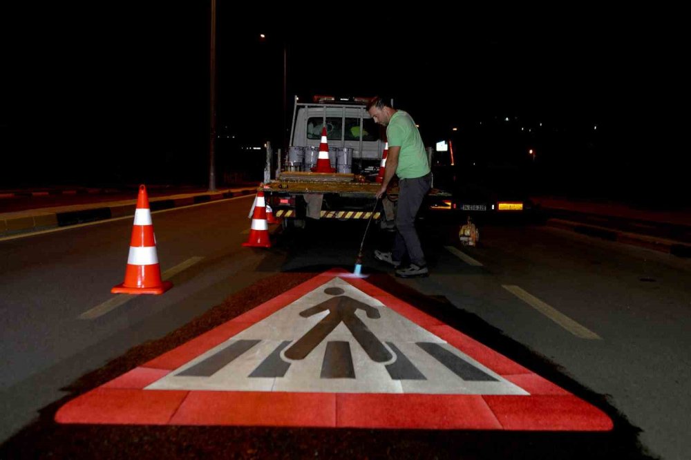 Yaya Geçitleri Ve Duraklarda Hummalı Çalışma