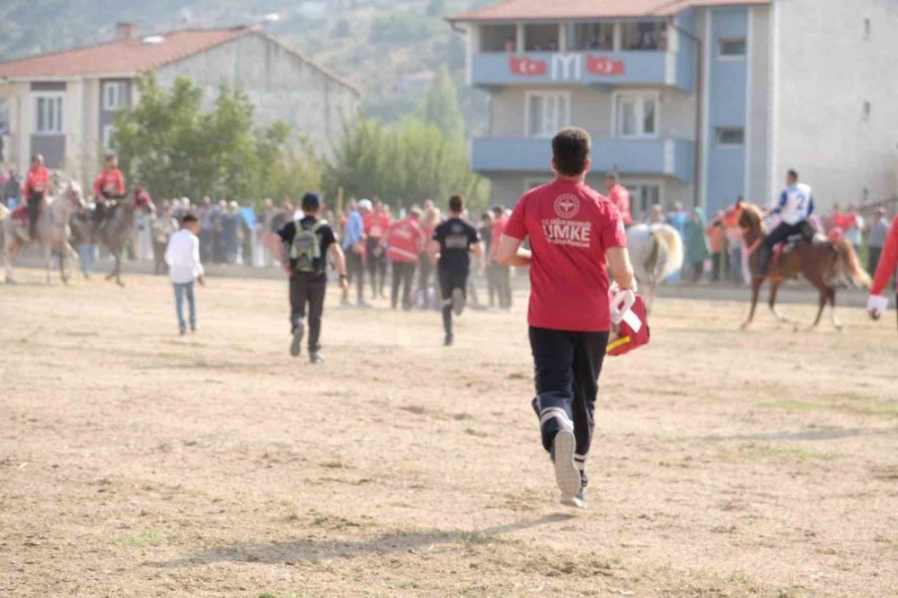 Cirit Gösterisinde Binici Attan Düşerek Yaralandı