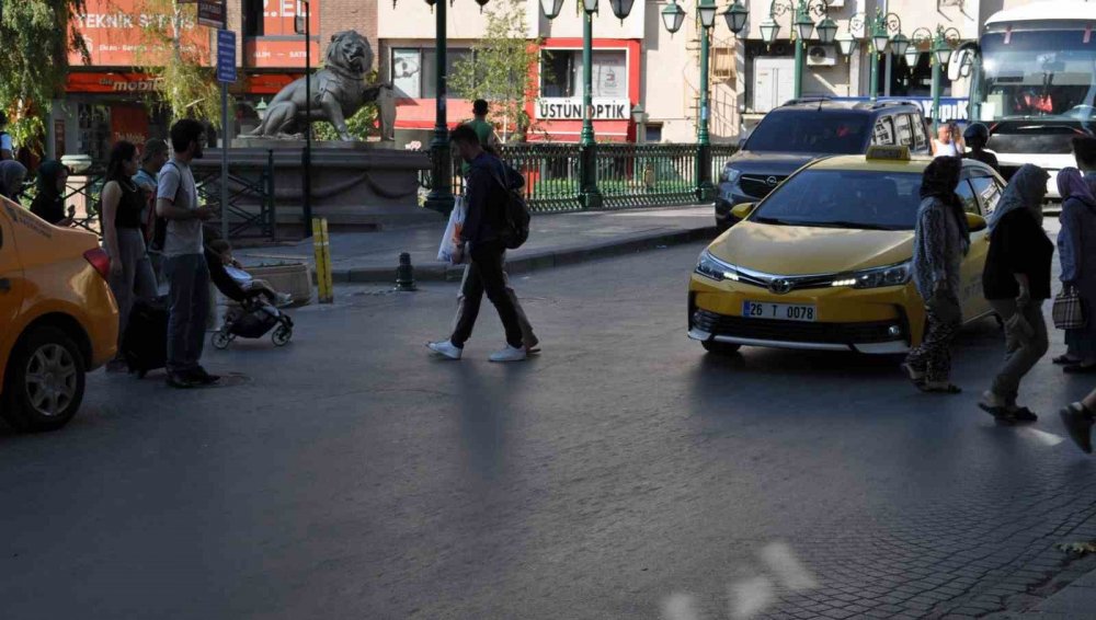 Sürücülerin Sinyal Vermemesi Trafik Kazalarının En Önemli Etkeni