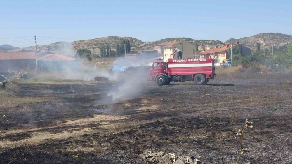 Ot Yangını Evlere Ulaşmadan Söndürüldü