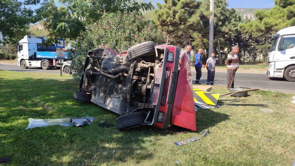 Takla Atıp Hurdaya Dönen Araçtan Hafif Sıyrıklarla Kurtuldu