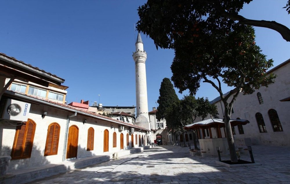 Büyük Depremde Yıkılan 752 Yıllık Ulu Cami’nin Enkazı Temizleniyor